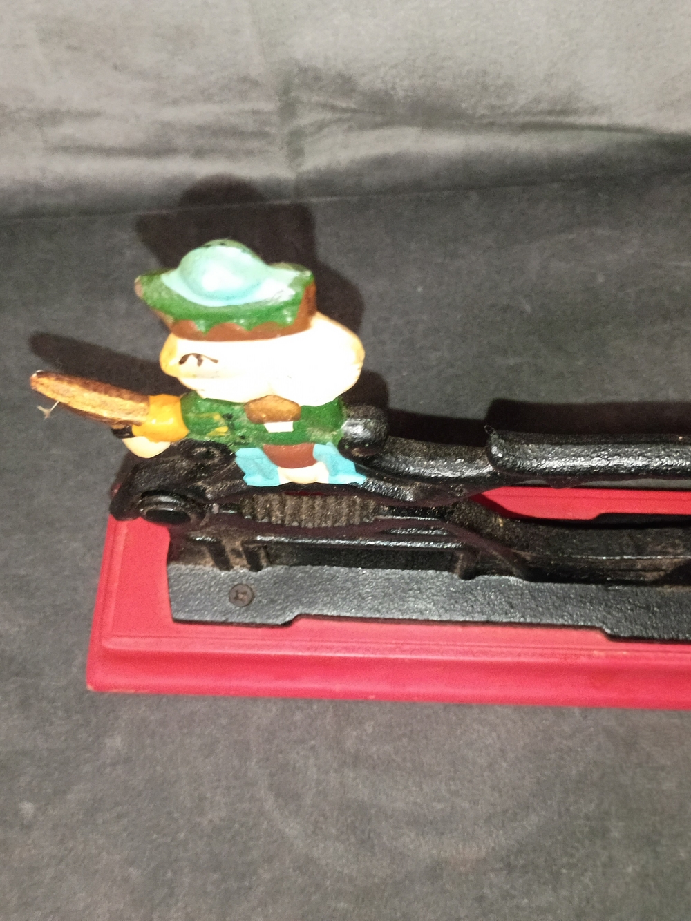 Vintage Cast Iron Paul Revere Nutcracker With Red Wood Base 7x5.5 In EUC - Picture 5 of 13